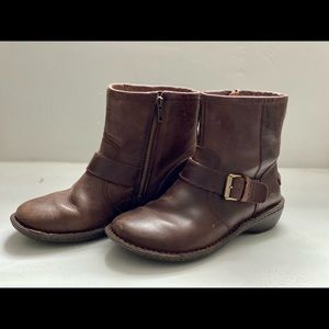 Leather Sherpa lined Uggs